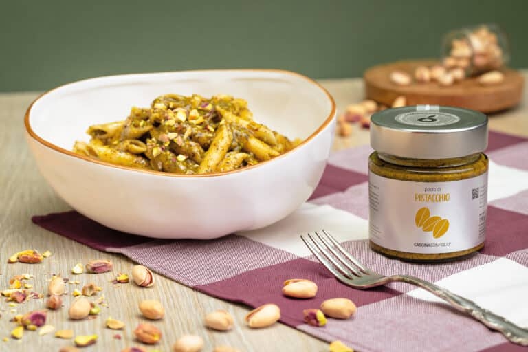 Gli esigenti (gelsi neri, fichi d'india, pesto di pistacchio)